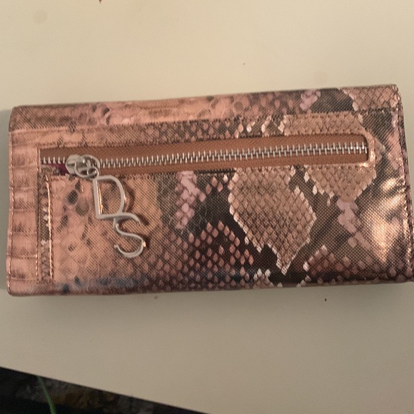 Wallet - Picture 2 of 6